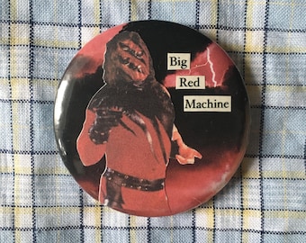 Kane Pin Abzeichen, handgemachter Collage Button, großer roter Maschinist, WWE Wrestler
