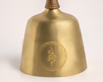 Cuenco tibetano hecho a mano con asa: diseño de serpiente Kundalini de bronce