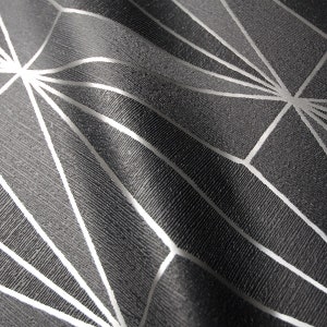 Silbernes geometrisches Rautenmuster, schwarze 3D-Strukturtapete