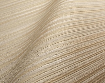 Papel pintado texturizado dorado champán: diseño moderno de rayas en relieve