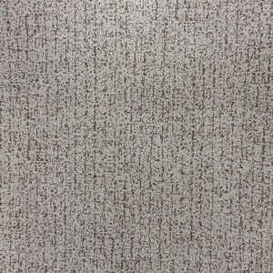 Könnte beinhalten: Nahaufnahme eines strukturierten Stoffes mit sich wiederholendem Muster. Der Stoff hat eine neutrale Farbpalette mit einem hellgrauen Hintergrund und dunkleren grauen Flecken, die ein subtiles, gitterartiges Design erzeugen. Die Textur scheint gewebt oder geprägt zu sein.