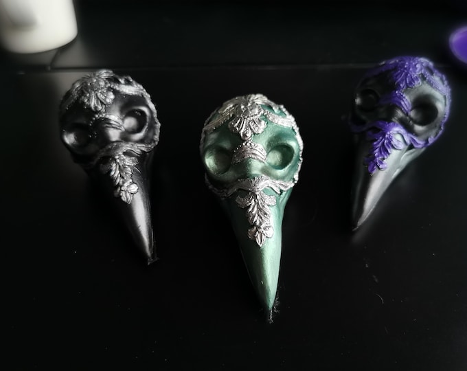 Raven Skull (3 different variations available) - handcastedand handpainted by Ylva