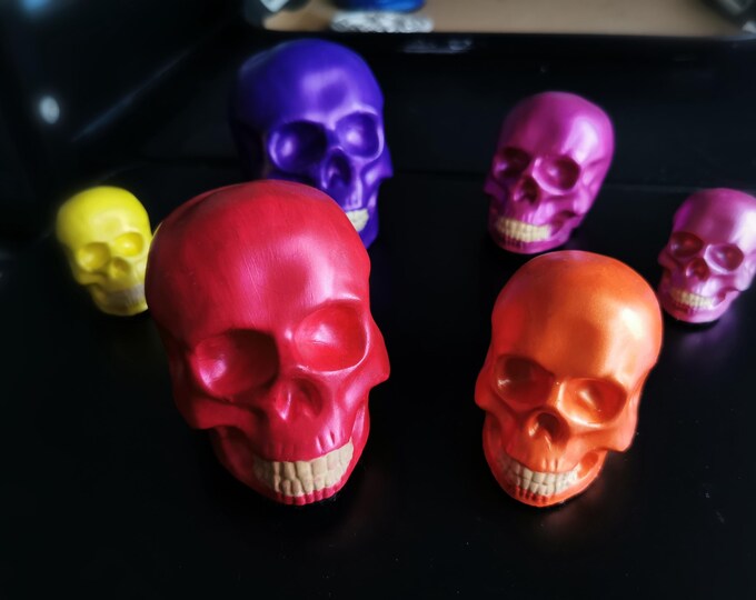 Happy Skulls (6 different variations available) - casted and handpainted by Ylva