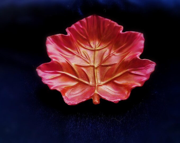 Maple Leaf Trinket Dish - casted and handpainted by Ylva
