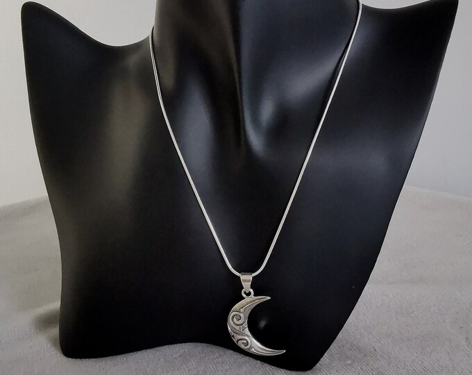 Crescent Moon Pendant (Sterling Silver)
