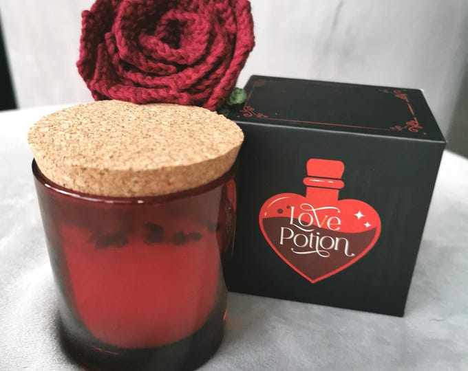 Raspberry Scented Glass Candle with Red Jasper Chips