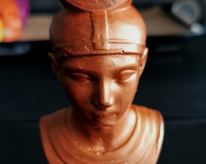 Pharao with Isis Headdress Bust (2 different variations available) - handcasted and handpainted by Ylva