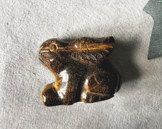 Carved Sitting Rabbit (Golden Tigers Eye)