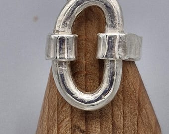 Ogromny, duży pierścionek z wyrazistym wzorem