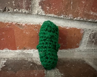 Clickable pickle fidget toy