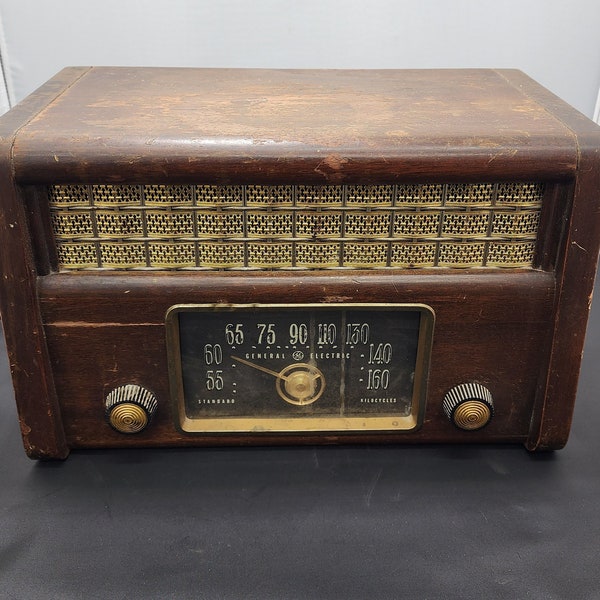 Vintage 1947 General Electric Radio Model 203 - Classic Collectible AM Tabletop Radio