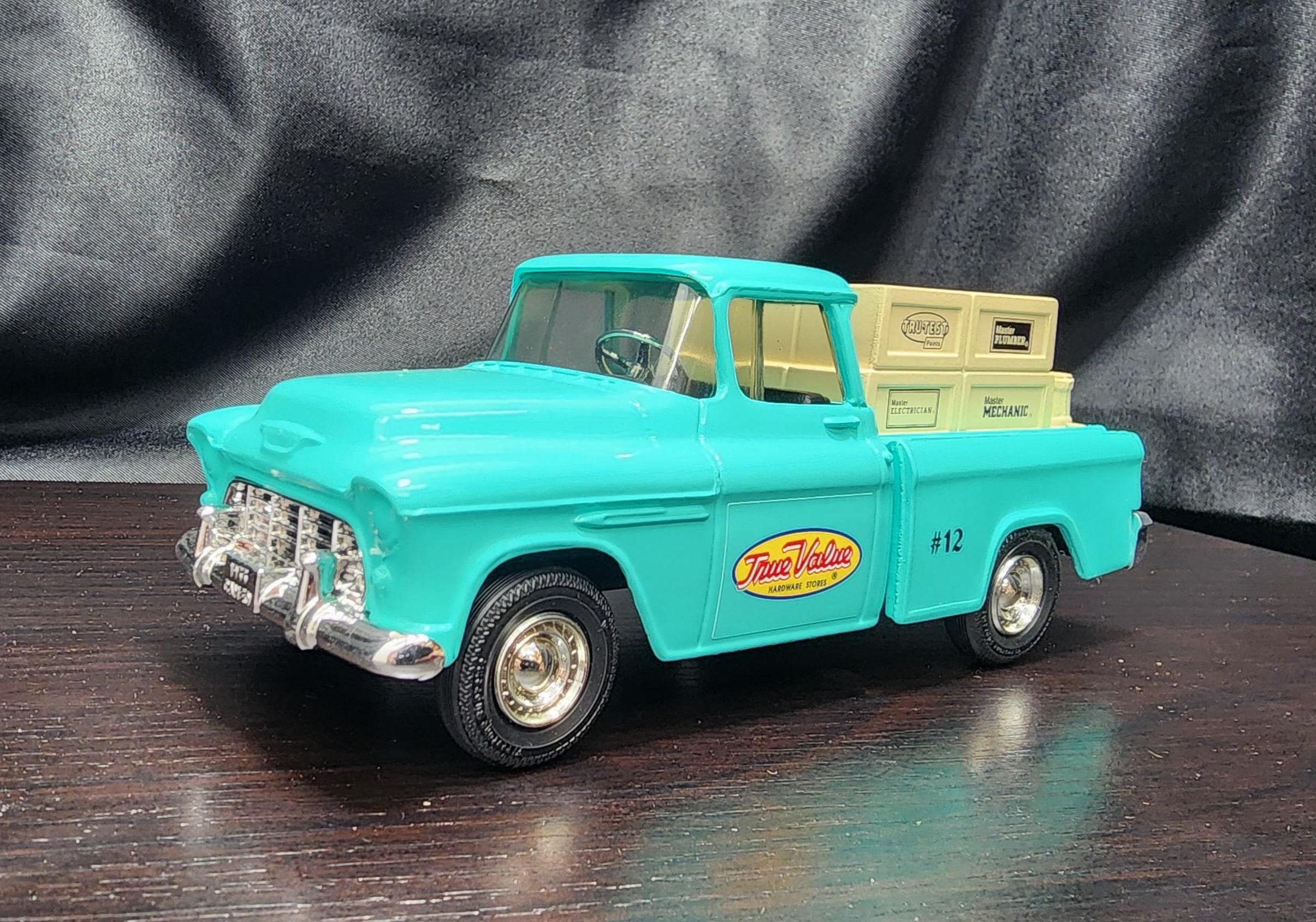 ERTL　1/18　1955　CHEVROLET Acme/Ertl. 1/18 Scale 1955 CHEVY 3100 TRUCK W/LIFT KIT AND