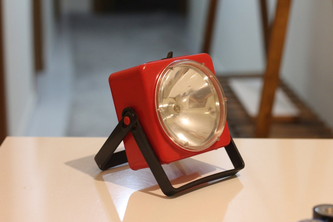 Eveready Latern ,vintage Red Square Lamp Eveready, Box Flashlight