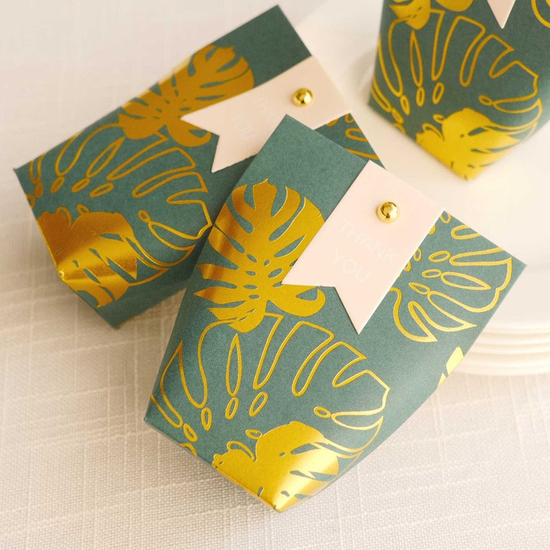 25 Sets of Gold Party Favor Boxes With Rose Flower Print With Pin and Tags Candy Gift Bags for