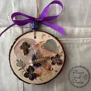 Cross Pressed Flowers Wooden Slice Ornament / Wall Decor / Christmas