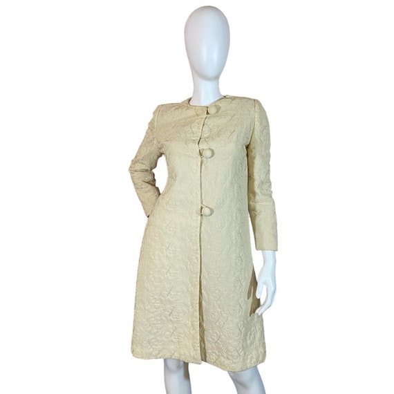 50's Vintage Cream Quilted Floral Housecoat by Ju… - image 1
