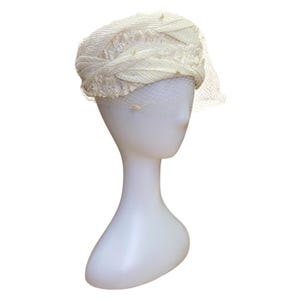 1950s Ivory Pillbox Hat with Netting Union Made Vintage Cocktail Hat Ivory Floral & Pearl Birdcage Pillbox Hat With Tulle Veil  main image 4