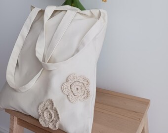 Tote bag with flowers - sustainable cotton bag with crochet elements and internal pocket