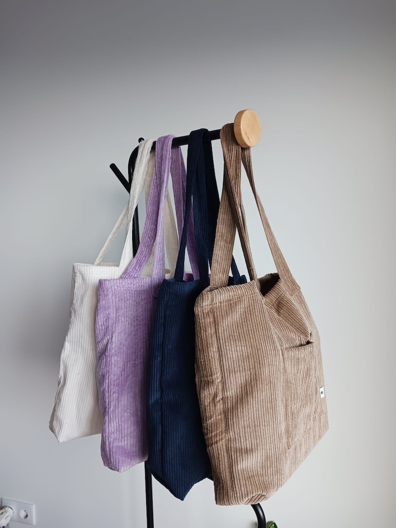 Dimensions: 35x40 cm
Material: High-quality corduroy fabric
Spacious interior: Ideal for groceries, books, essentials, and more
Sturdy handles: Comfortable to carry on your shoulder or by hand
Soon will be available in a range of attractive colors.