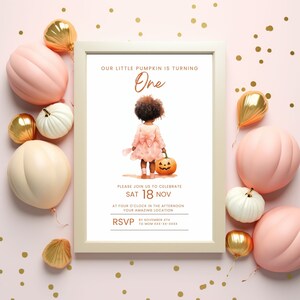 Nuestra pequeña calabaza 1er cumpleaños invitación, primera fiesta, otoño otoño 1er cumpleaños, calabaza, niña, pelo rizado, vestido rosa