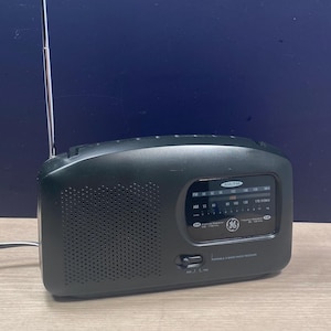 Vintage GE Portable Radio, AM/FM, Y2K Boombox Style