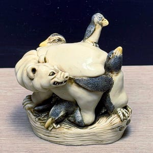 Vintage Harmony Kingdom Box Figurine: Murphy's Last Stand, Polar Bear & Penguins