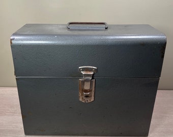 Grande boîte pour classeurs en métal vintage (sans clé) fabriquée aux États-Unis par Amfile, mallette de rangement portable pour classeurs en métal