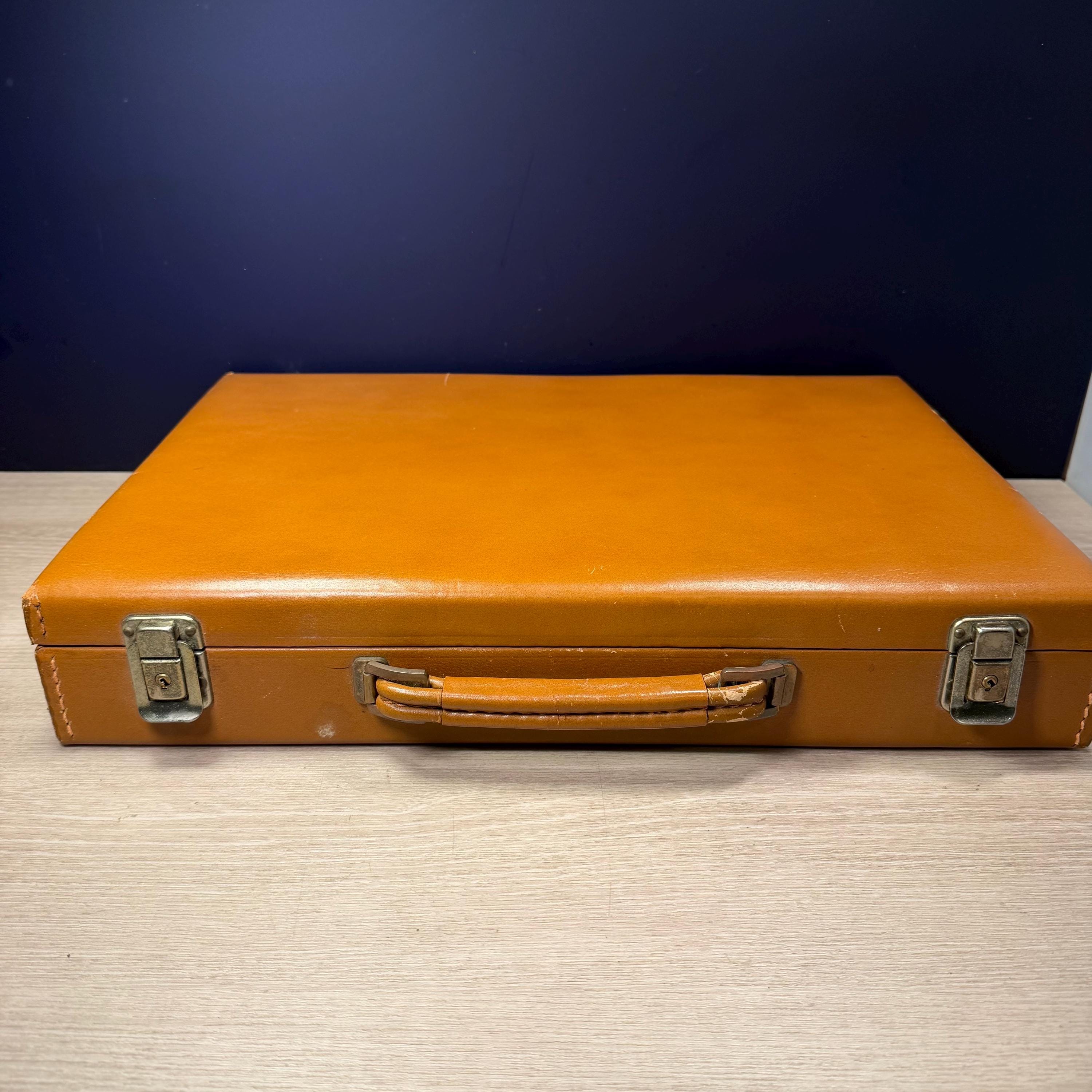 ATTACHE OMEGA - ATTACHE UNIVERSELLE FILETAGE 6 MM - Quincaillerie