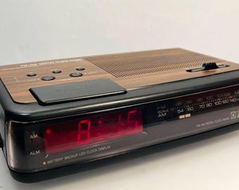 Vintage 1950s GE Clock Radio, General Electric Model 7-4725A