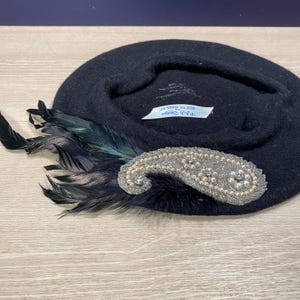 Beret Feather - Etsy display picture 2
