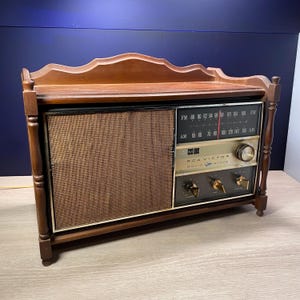 Reserve for Abigail Vintage 1960s RCA Victor AM/FM Radio: Mid