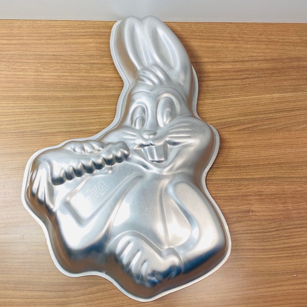 Vintage Bugs Bunny Cake Pan Warner Bros Inc. Wilton Cake Pan #502-7598 Aluminum Cake Mold 1978