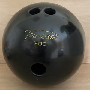 Vintage Brunswick Tru-Score 300 Bowling Ball, 15lb 8oz, 70s Classic Rubber Retro Bowling Made in USA, Perfect for Collectors!