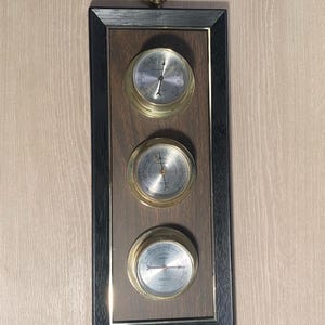 Vintage Springfield Weather Station: Retro Faux Wood Thermo-Hygrometer