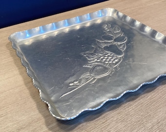 Vintage Serviertablett aus gehämmertem Aluminium: EverLast Metall, Obstdesign