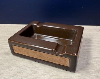 Vintage asbak jaren 60 keramische koffiebruine asbak halverwege de eeuw valet lade verzamelobject.
