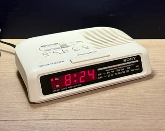 Weißer Vintage Sony Dream Machine Radiowecker | Retro 90er Jahre Tech