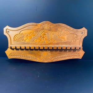 Vintage Wooden Spoon Rack Pressed Cornucopia Design Vintage Single Tier with 16 Slots Home Decor Hanging Wall Decor