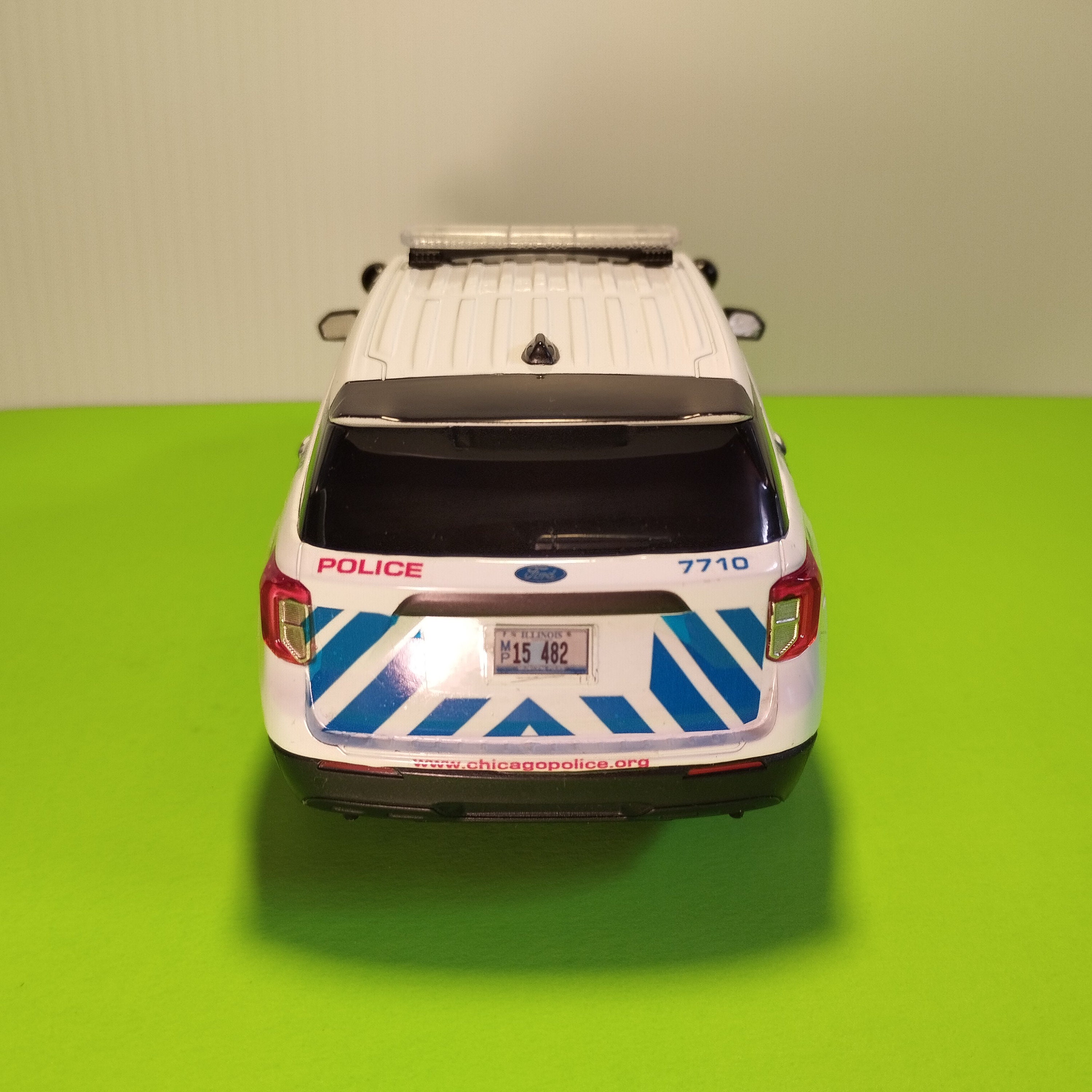 Chicago Police Car 2022 Ford Explorer Model Car Diecast 124 / 1 18
