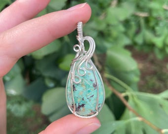 Pretty Vibrant Stone Wire Wrapped Necklace