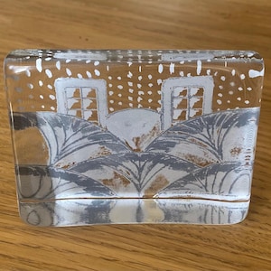 Arabia Finland HLS ”Lumikukkia” Snowflowers glass card decorative piece designed by Heljä Liukko-Sundström. Perfect condition, signed