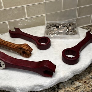 Archivo SVG de abridor de botellas con llave inglesa: CNC y láser, bricolaje, venta en ferias de artesanía, cueva del hombre, ideas para regalos, cerveza y bebidas, carpintería, taller.