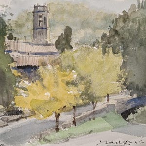 Peut inclure: Aquarelle représentant un paysage rural avec un clocher d'église et des arbres. L'œuvre utilise une palette de couleurs sourdes de verts, de jaunes et de gris, mettant l'accent sur la lumière naturelle et les ombres.