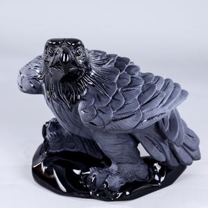 Scultura di aquila in cristallo di ossidiana nera intagliata a mano: arredamento per la casa, collezionisti