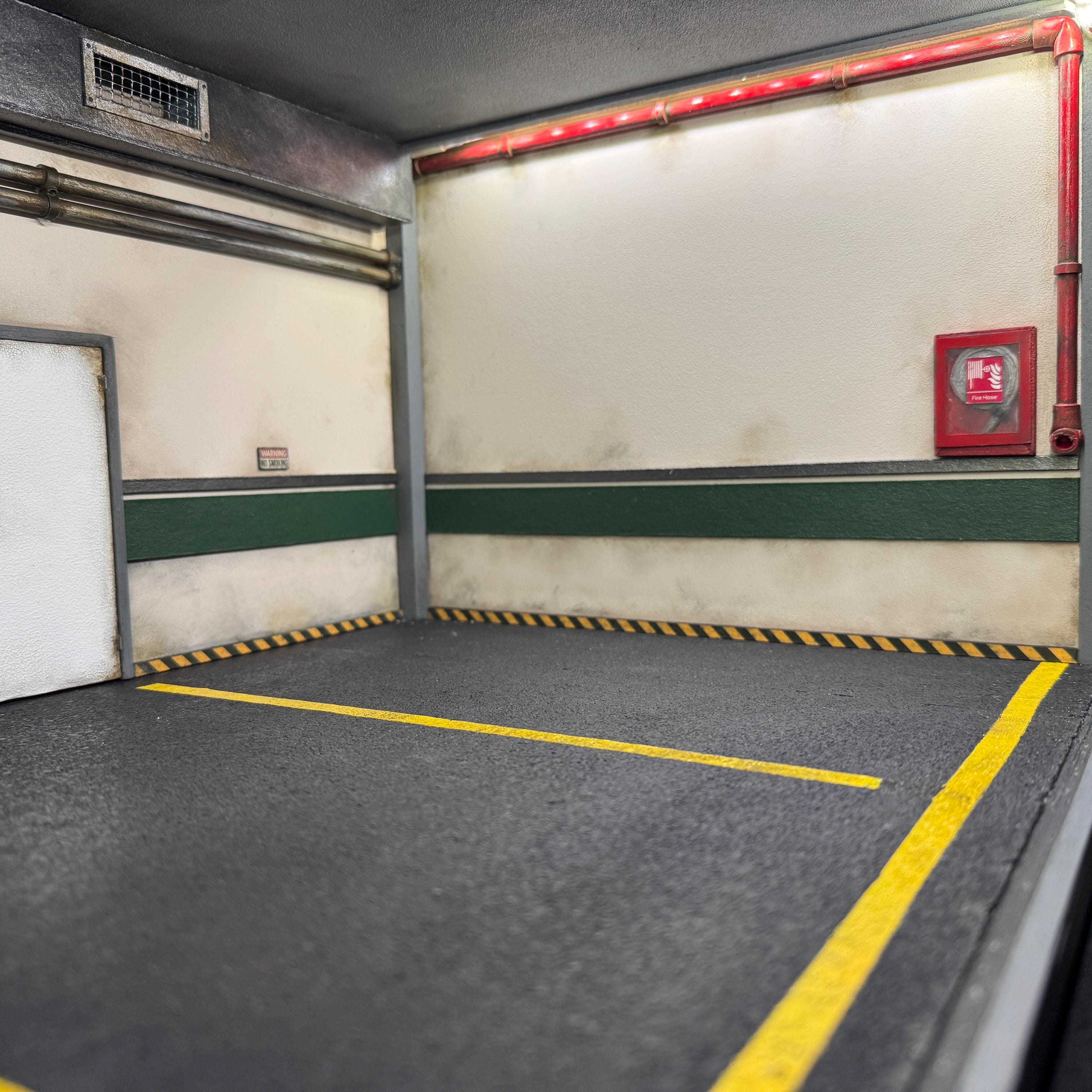 Diorama Parking Lot 1:18 Scale Car Showcase - Model Display