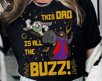 Disney Pixar Toy Story Characters-groepsshirt | Grappig This Dad Is All The Buzz T-shirt | Vaderdagcadeau-T-shirt | Disneyland-gezinsreis in 2024