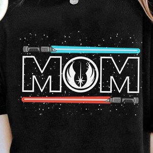 Camiseta vintage de Disney Star Wars / Camiseta retro de mamá Jedi / Viaje a Galaxy's Edge, Que el 4 de mayo te acompañe, WDW Magic Kingdom, Regalos de Star Wars