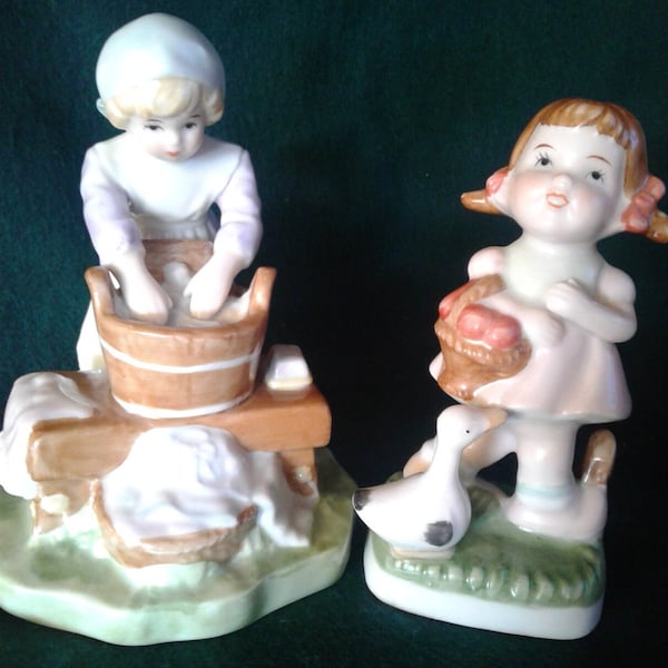 Set: 2x Porzellan Figuren Wäscherin und Mädchen mit Gans. Hand Made.