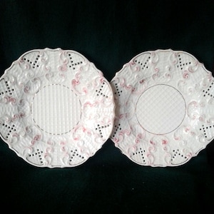 Antique 2x decorative wall plates, probably from the 19th century. Base number 748-9. Majolica faience.