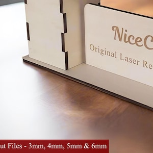 Targa per scrivania con portapenne SVG - Organizzatore per ufficio personalizzato con file tagliati al laser, supporto per nome personalizzato, file DXF per decorazioni da scrivania
